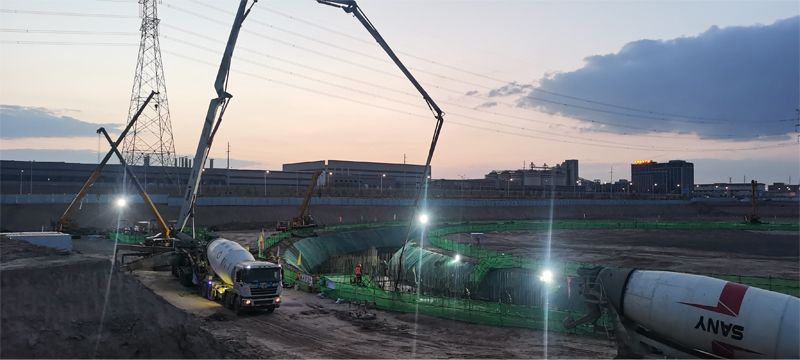 甘肅能化蘭州新區(qū)熱電項目I標段間冷塔建筑工程首段基礎順利澆筑